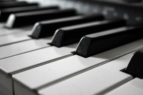 Piano lessons in Wirral
